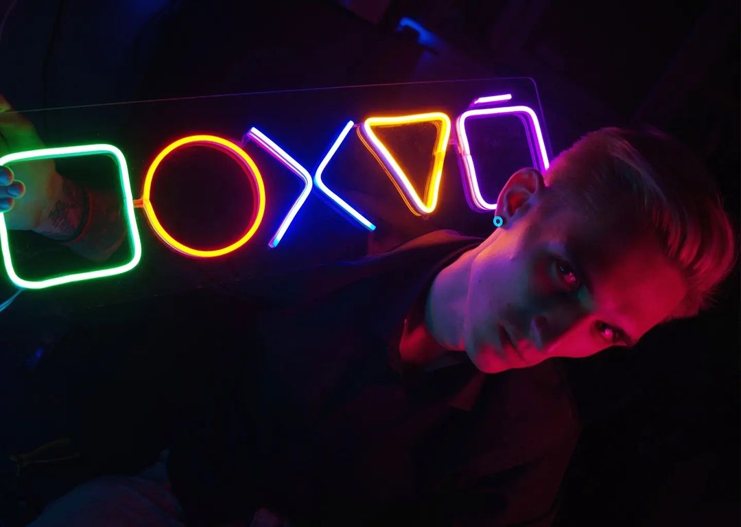roman_strelnykov в LOOKY — Купить вывеску можно тут: https://vk.com/flat_neon