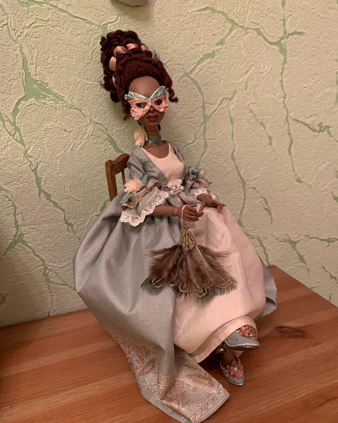Образ закончен туфлями из шелка и маской) #dart_dolls