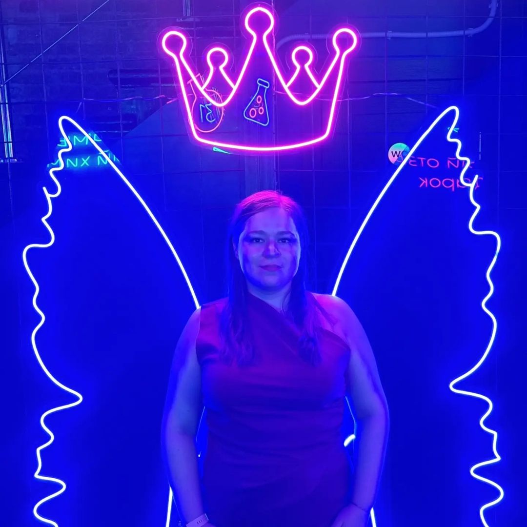 _leo.soul.dance.art_ в LOOKY — #neon #неон #queen #королева