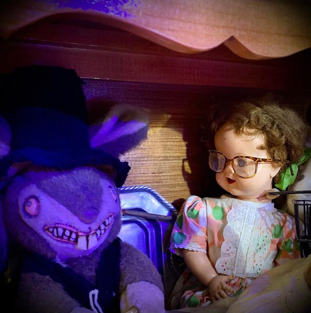 antoninasedova_g в LOOKY. #живыекуклы. Сценка в шкафу.

#жи...