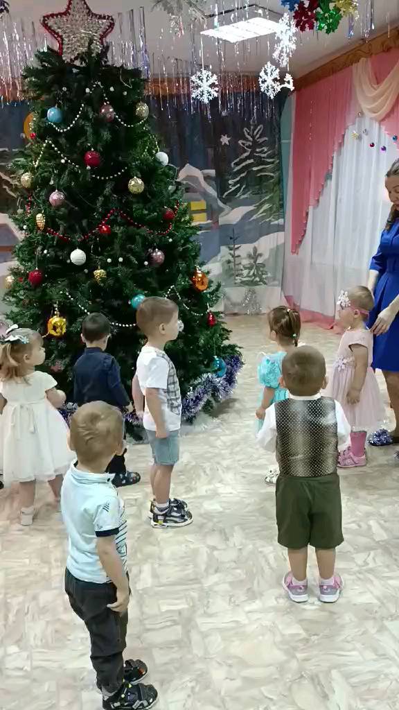 natusik.mama2124 в LOOKY. . Выходит снегурочка🤗...
