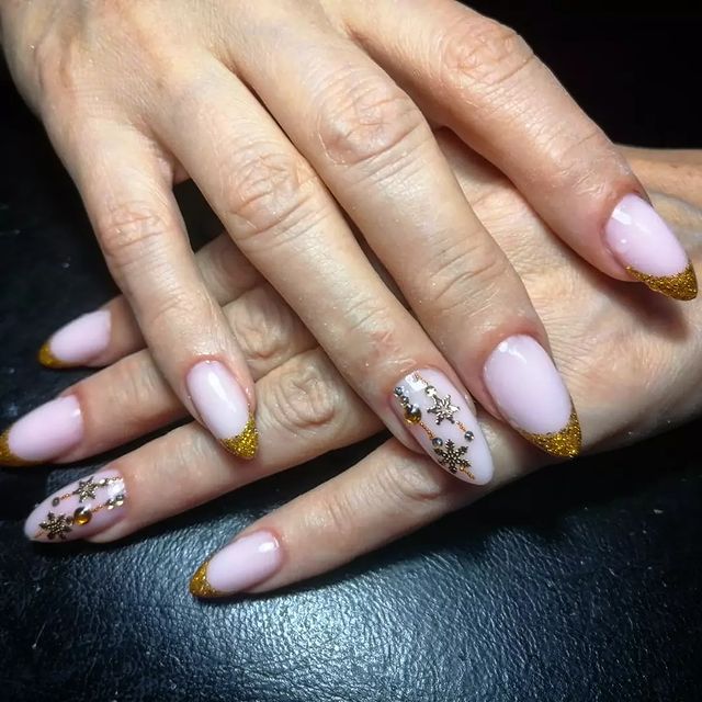 inna_nailart в LOOKY. #гелевыеногти,#гелевоенаращивание,#гелевыйманикюр,#наращиваниеногтей,#наращиваниекраснодар,#наращиваниегелевыхногтей,#полигельнаращивание,#полигель,#комбиманикюр,#комбинированныйманикюр,#аппаратныйманикюр,#модаикрасота,#мкрмолодежный,#мкрмолодёжный,#дизайнногтей,#зимнийманикюр,#зима,#nailart. ❄️❄️❄️#гелевоенаращи...
