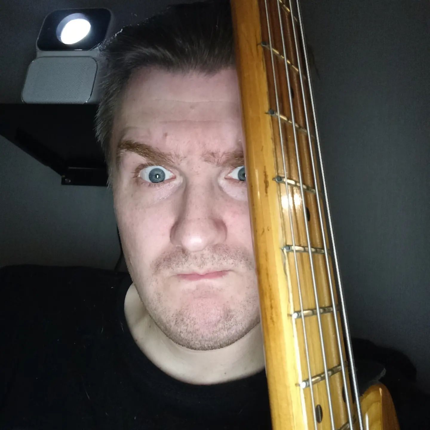 abyrvalg_38 в LOOKY. #новыйгод,#новыйгод2023,#курск,#happy,#newyear,#bassbard,#bass,#басбард,#бард,#басгитара,#бас,#басист,#блогер,#блоггер,#korwin. С наступающим, котят...