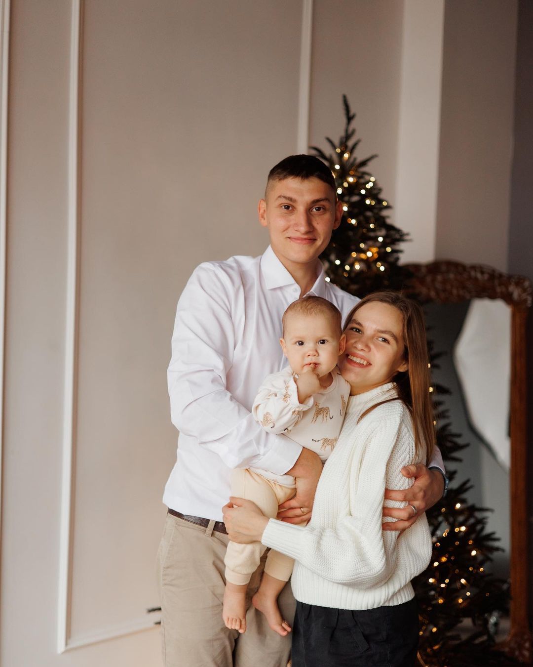2023, будь хорошеньким!🤞🏻
Всех с наступающим❤️