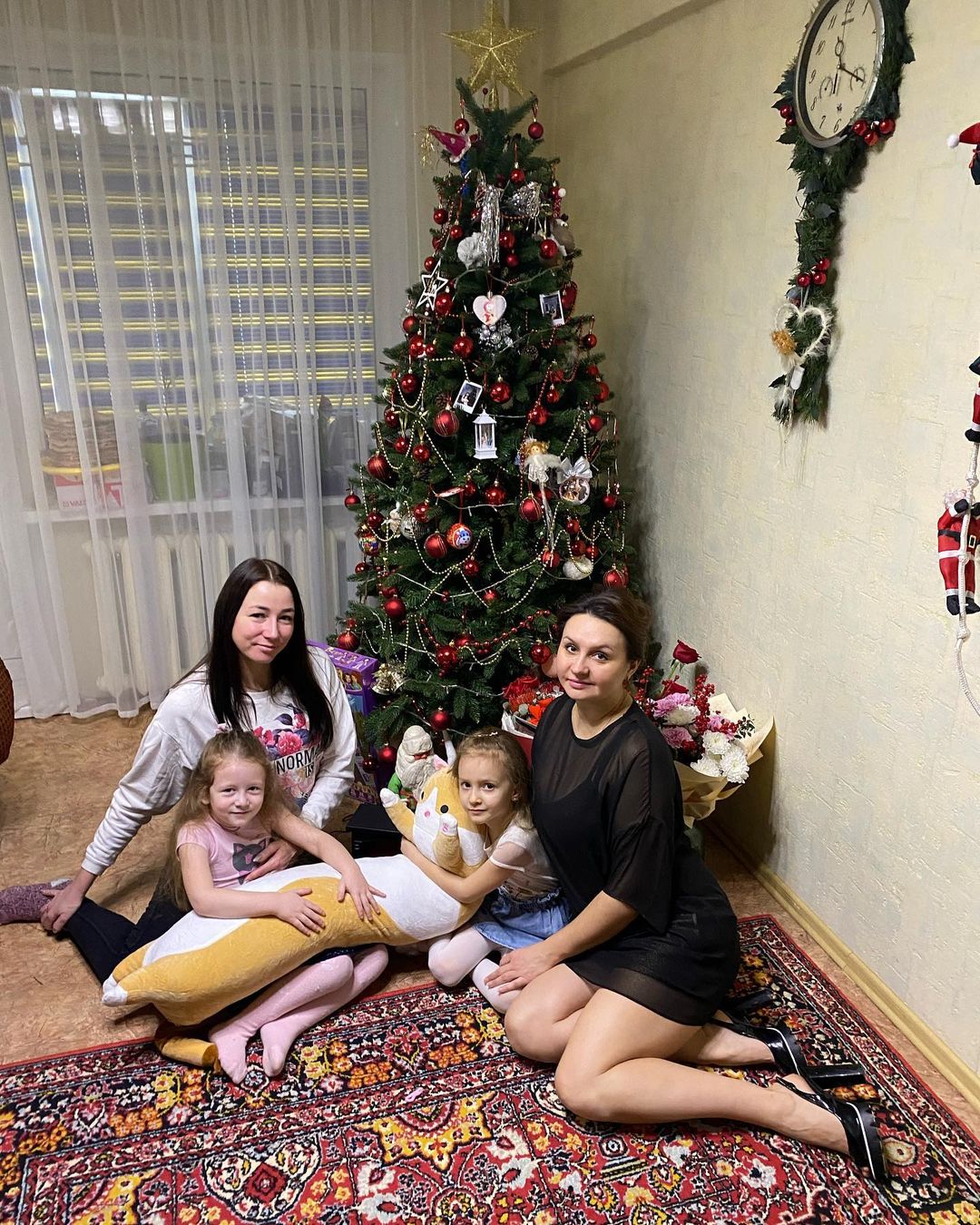 Спасибо большое всем моим родным и близким людям, что они всегда рядом и находят время даже 31 декабря сделать такой замечательный сюрприз ❤️ спасибо, вам мои дорогие друзья, я вас очень сильно люблю ❤️