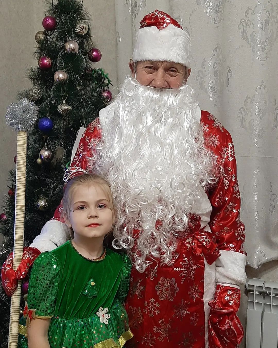Хочу, чтоб в наступающем году 
В душе и сердце было место чуду, 
И всех, кого я искренне люблю, 
Хранили Небеса всегда и всюду!!! 

#ждёмчуда #вожидании2023 #шоколаднаяАлёнка