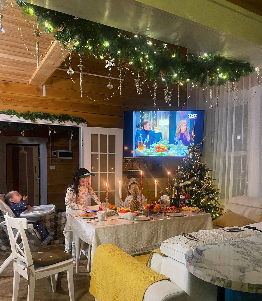 С наступившим новым 2023 годом 🎄✨💫🎊 всем желаю счастья здоровья любви и всего самого наилучшего ✨💫 Сана сыл Сана Дьыл учугэйи эрэ агаллын 🤞🏼🎄💫