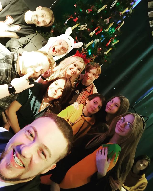 velis_max в LOOKY. . С новым 23)