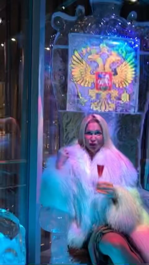 katya_svetlovskaya в LOOKY. #happynewyear,#luxurylifestyle,#moscow,#singapore,#christmas,#luxurylifestyle,#celebration,#celebrity,#wonderfullworld. Перелезалила Рилс) П...