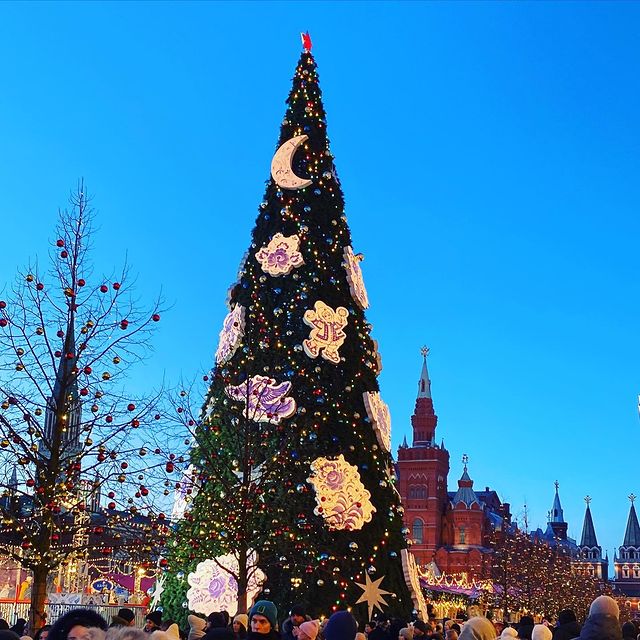 natali26.08 в LOOKY. . Елка 🎄 на Красной п...