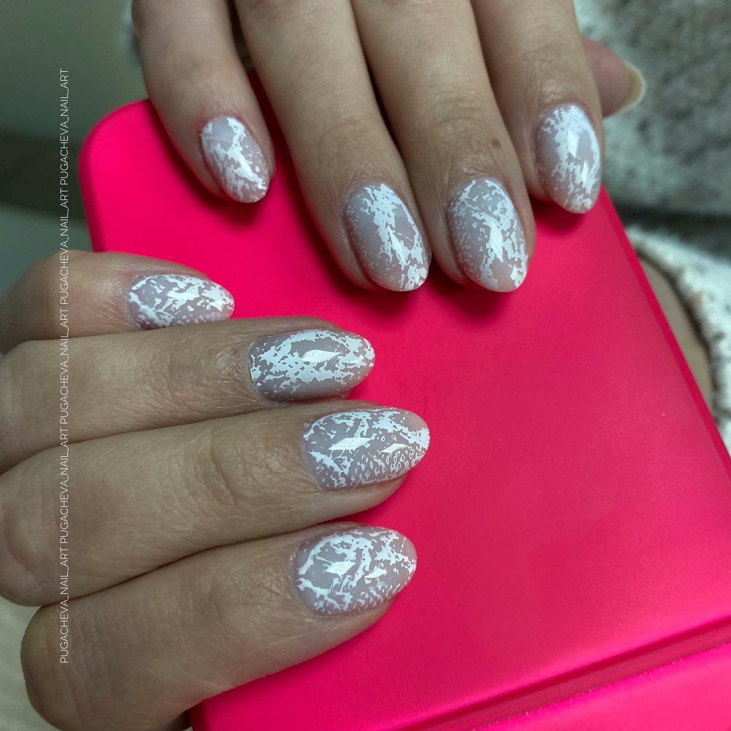 pugacheva_nail_art в LOOKY. #ручнаяроспись,#росписьногтей,#укреплениегелем,#укреплениеногтей,#покрытиегельлаком,#маникюр,#новомомосковск,#красотаспасетмир,#инкрустация,#инкрустацияногтей,#инкрустациястразами,#pugacheva_nail_art. У кого-то кролики 🐇...