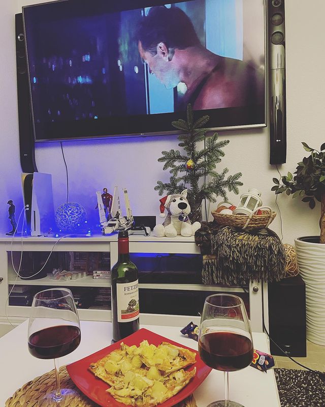 bartholomew_jo_jo в LOOKY. . Джон МакКлейн и Кали...