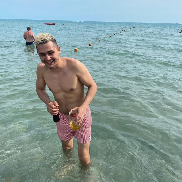 miya_alina_alexsey in LOOKY. . С праздником всех 🍾