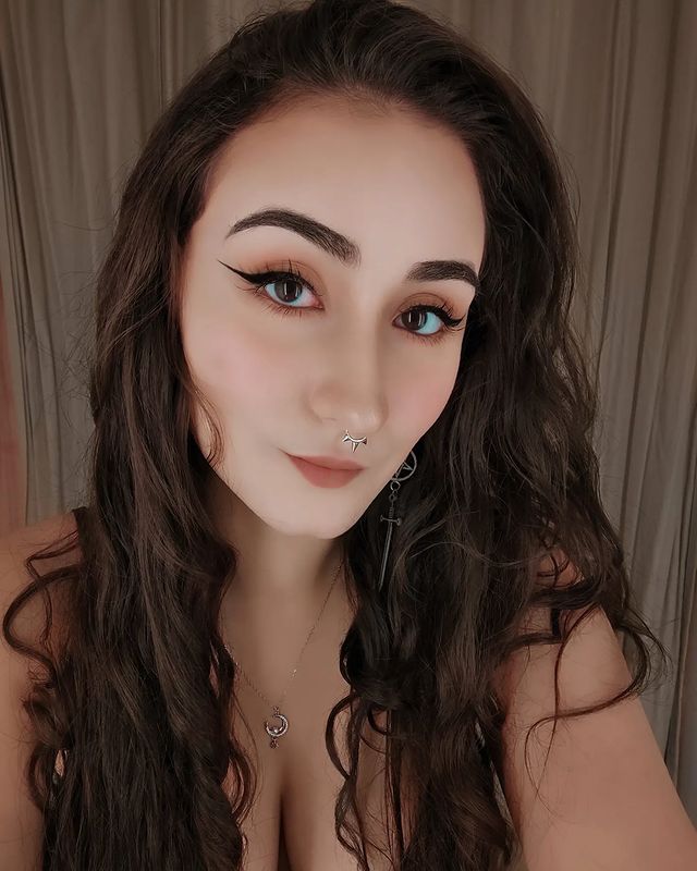 ⸸𝓛𝓸𝓻𝔂 ⸸ в LOOKY. . ✨🌻✨