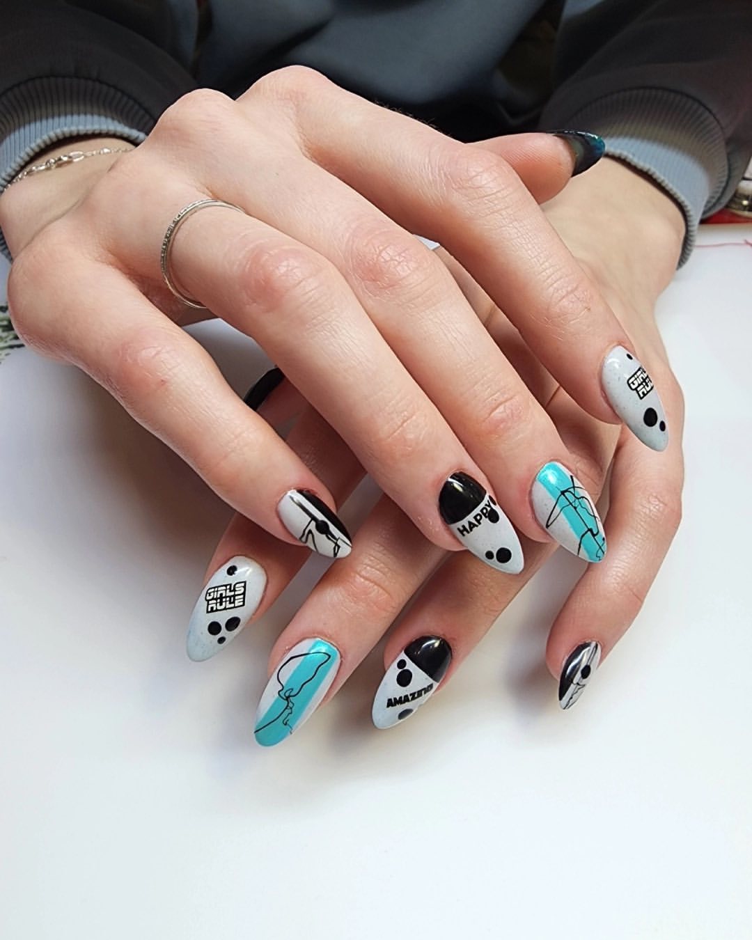 nailone.artista in LOOKY. . null