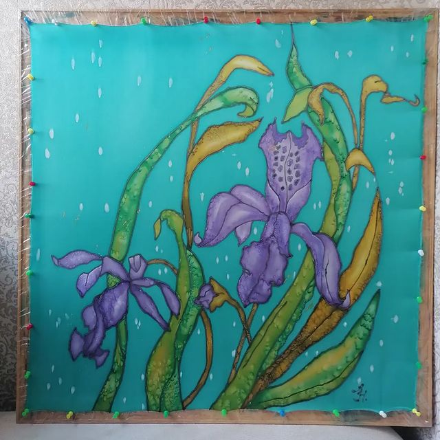silkparadis в LOOKY. #батикназаказ,#батиксиндивидуальнойподписью,#платоксирисами,#бирюзовыйплаток,#подароксебелюбимой,#подарокна8марта,#подароккрасивойдевушке,#подарокэлегантнойженщине,#оригинальныйподарок,#платокнашею,#платокдляофиса,#бактус,#платоксручнойросписью,#батикнаташиалександровой,#магазинбатикашёлковыйрай. Ещё одни ИРИСЫ, толь...