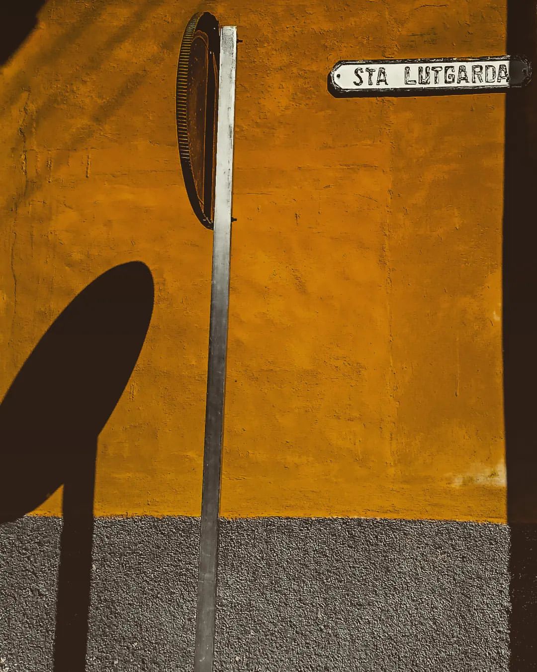 reydleyph in LOOKY. #photography,#art,#artofinstagram,#newpost,#new,#artgallery,#fotoart,#minimalist,#minimalism,#artlover,#arte,#yellow,#artwear,#today,#cuba,#fabricadearte,#lente,#cubanartmagazine,#cubanlife,#cubaenfotos,#cubanosporelmundo,#mindtheminimalism. Captura Minimalista ...