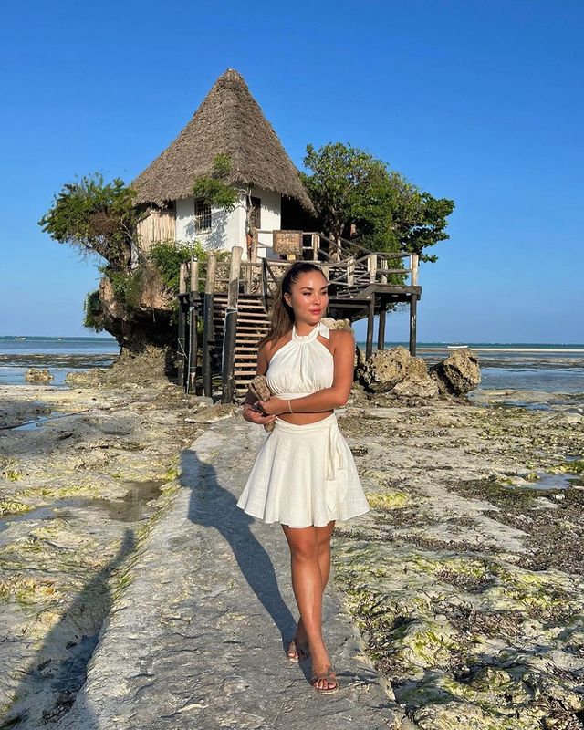 analyse_with_eunny в LOOKY. #zanzibar,#zanzibarbeach,#tanzania,#africa,#african,#therock,#beautifuldestinations,#cute,#travel,#travelling,#beach. Hello Zanzibar 🇹🇿
...