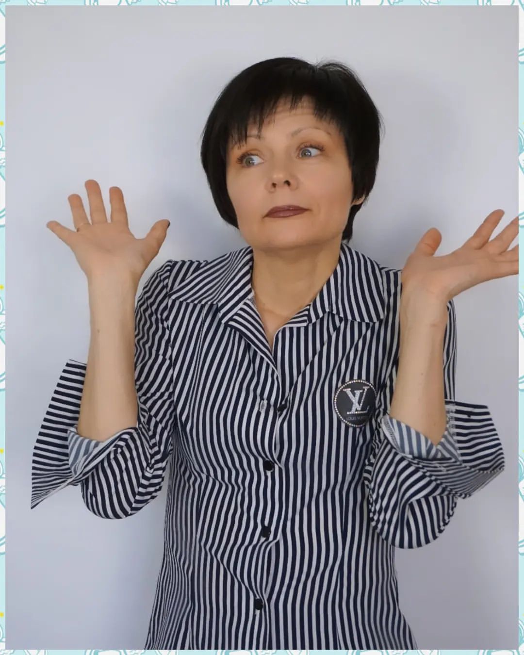 И СНОВА ЗДРАВСТВУЙТЕ🤚
Кто ещё не знает меня😄
С кем не знакома ещё Я😊
Меня зовут Оксана и этот пост про то, как я могла потерять свою мечту о свободной жизни.

С детства я мечтала о том, чтобы в жизни делать что мне нравится и получать за это деньги. И чтобы я была не привязана к обязательному распорядку работы, например, с 8 до 17, как это бывает у большинства работающих. И чтобы денег в моей жизни было много...

Шли годы, и я никак не могла нащупать ту нить, которая привела бы меня к моему жизненному комфорту. В какое-то время даже были мысли что все мои мечты — это просто ФАНТАЗИЯ.

Но жизнь дала мне шанс, которым я воспользовалась не сразу. Супруг у меня офицер в запасе, и мы вдоволь поездили по маленьким гарнизонам вдали от “цивилизации”. Дети, а их у меня трое, большие города видели только в отпуске.

Как-то раз ко мне постучалась возможность в виде сетевого маркетинга. Конечно, это сейчас я понимаю, что такое МЛМ... А тогда 15 лет назад всё было непонятно и рискованно. Когда мне предложили бизнес, то
я наотрез отказалась предполагая, что это пирамида. Я думаю, большинство людей в те далёкие года считали и считают даже сейчас так же, как я.

Только через три года я решилась попробовать продукт, а ещё через три - бизнес в МЛМ.

Что я для себя приняла из этого опыта.

Любой диалог между людьми подразумевает наличие вопросов и возражений. Большинство людей, с которыми приходится общаться представителям сетевых компаний, считают этот бизнес недостаточно серьёзным. Психологами доказано, что у каждого человека имеются сомнения.

Сетевой - это возможность, такая же КАК И ЛЮБЫЕ ДРУГИЕ перспективные возможности в нашей жизни.
Сетевой - это возможность получать дополнительный доход или уйти с найма и посвятить предпринимательству всё своё время. Сейчас я работаю по 4-5 часов в день, как правило, с телефона - Вконтакте, Телеграмм, Одноклассники, разные мессенджеры... Что делаю - это уже другая тема.

Сейчас я понимаю, что у многих людей есть мечта жить свободнее и богаче, но они не знают как её реализовать или отказываются от нее из-за своих сомнений.

Что бы я сказала себе тогдашней? 

Далее→ в комментариях 
↓↓↓