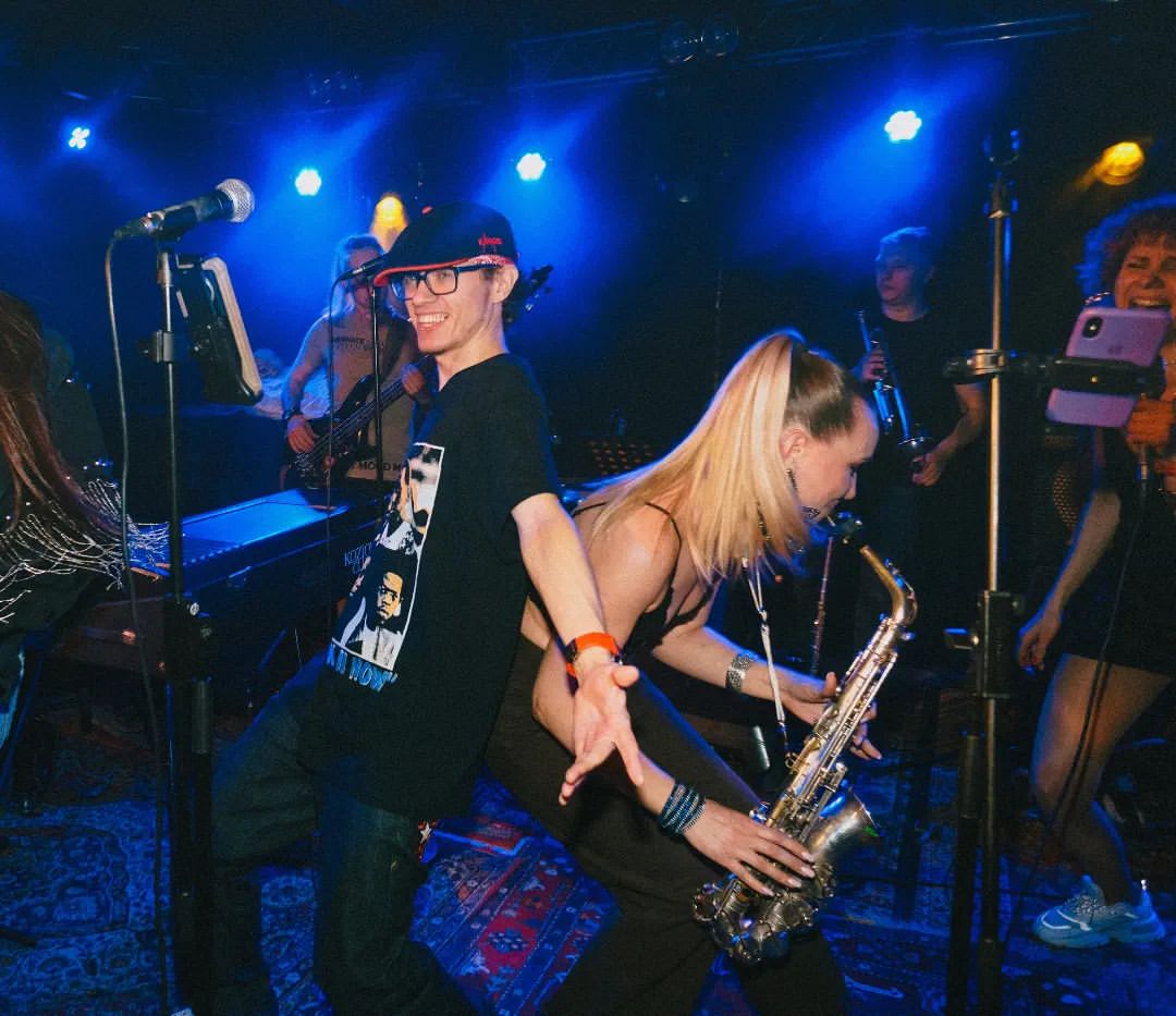 kristina_tis_sax_player в LOOKY — фото 3