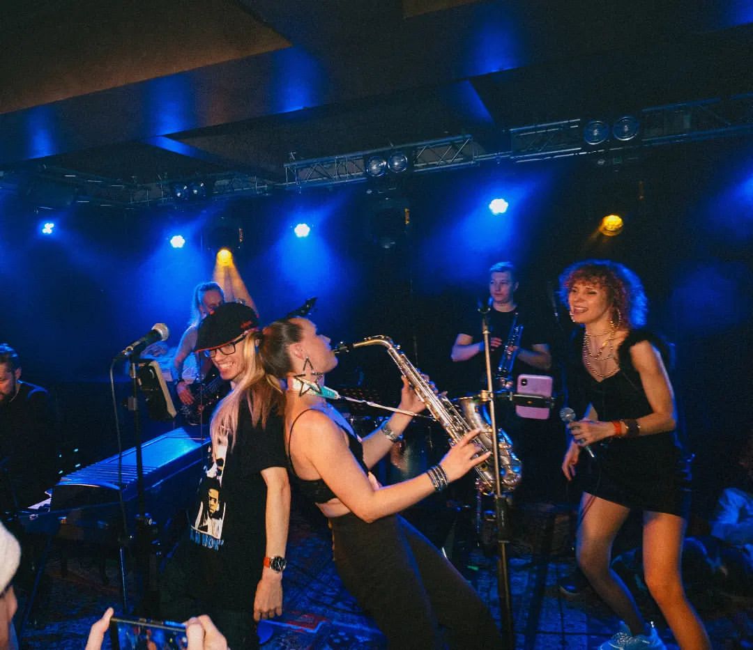 kristina_tis_sax_player в LOOKY — фото 2