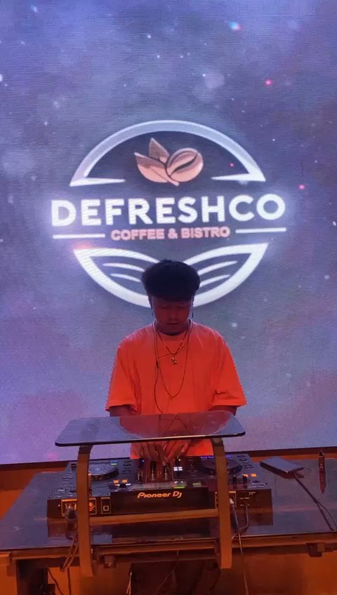 elmilano__ в LOOKY. . Just jamming ....
@d...