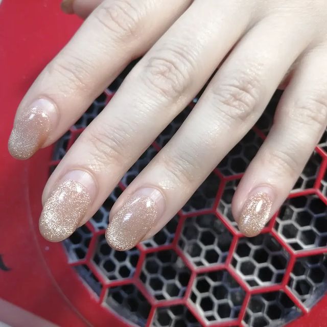 glazunovanail4910 в LOOKY. #ногтиполысаево,#красивыеногти,#однотонные,#кошачийглаз. #ногтиполысаево #кра...
