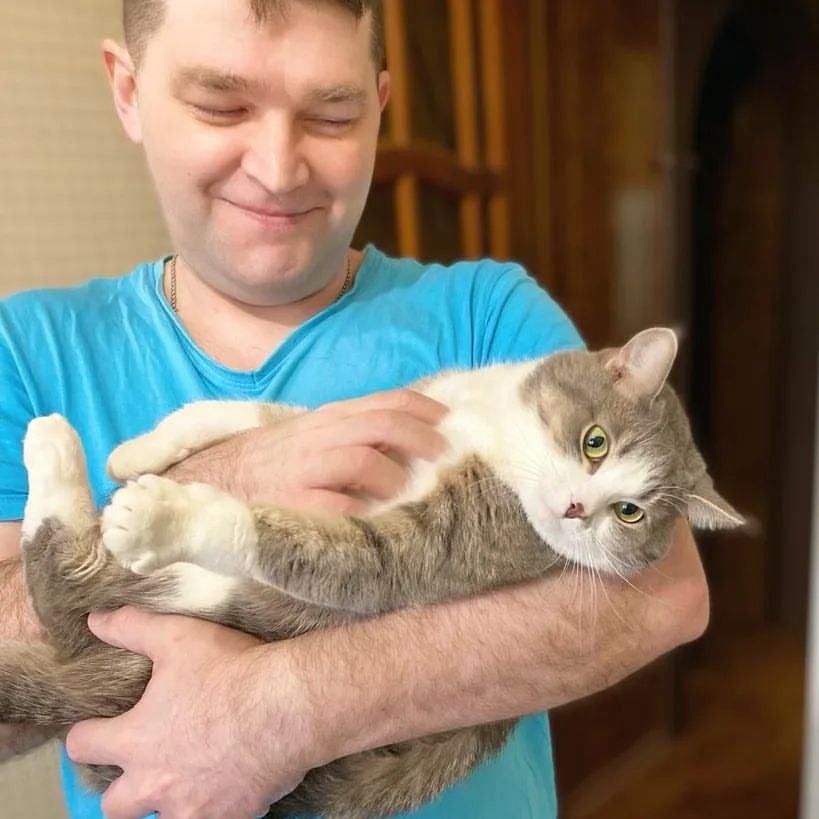 Когда мы с котом играем, еще вопрос, кто с кем играет — я с ним или он со мной.
#кот #коттихон #мойкоть #животные #кторграм #cat #cats #pets #pet #барин #зеленоград #котоотец