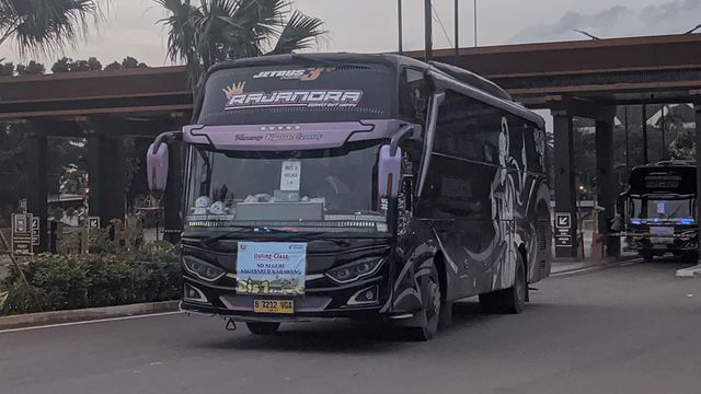 dezvelyzsky в LOOKY. #aktorpinguin,#rajandrafams,#alvarendra,#tmii,#basuriv3,#buslovers,#maniabus,#hunting,#galeribus,#ngoyodbus,#pariwisata. Sang aktor pinguin �...