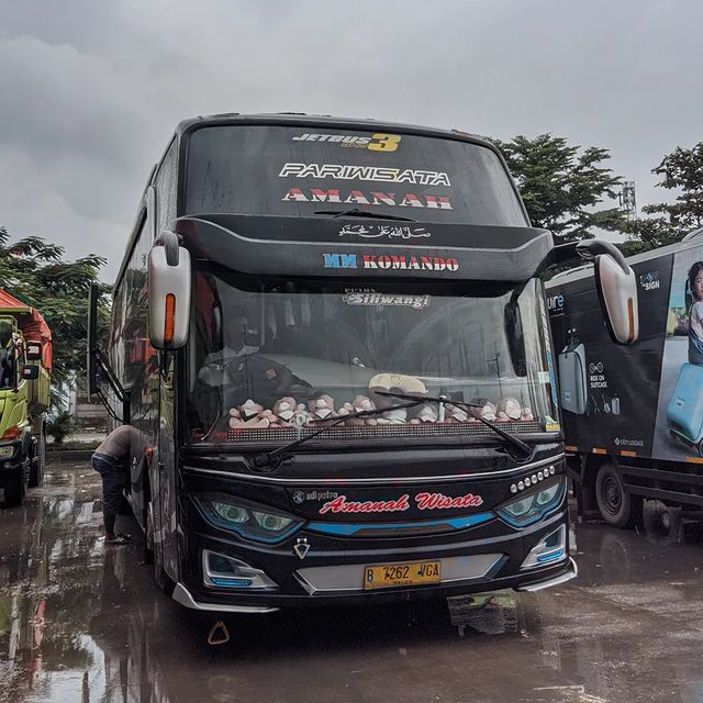 dezvelyzsky в LOOKY. #galeribus,#amanahwisata,#km6,#fotobusindonesia,#pariwisata,#jb3shd,#buslovers,#busmania,#sukafotobis. Mundur bukan berarti...