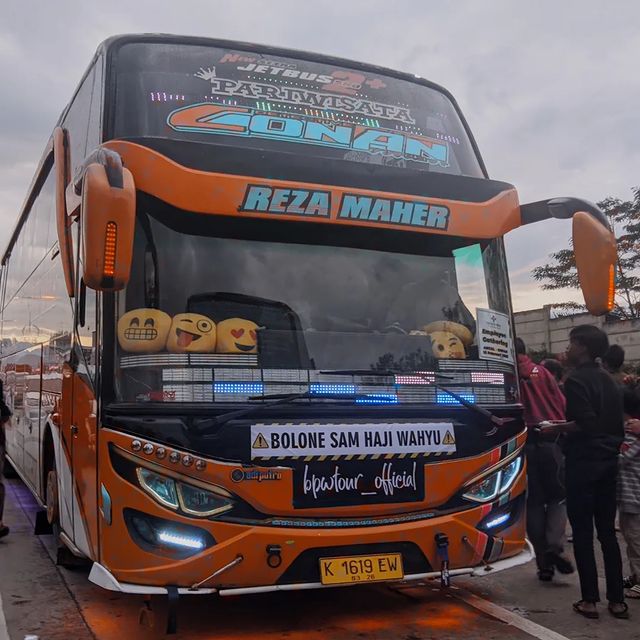dezvelyzsky в LOOKY. #conan,#sjmtrans,#wayangwindu,#pangalengan,#trip,#maniabus,#buslovers,#galerybus,#sfb,#syahrulmubarok. Detektif conan Gegek...