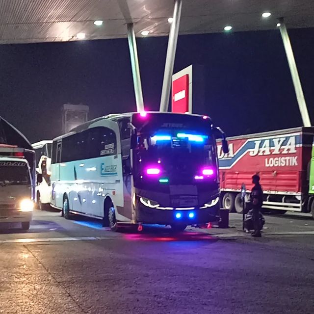 dezvelyzsky в LOOKY. #shebhedul,#wayangwindu,#trip,#galerybus,#kacasiji,#mbois,#basuriv3,#maniabus,#buslovers,#pariwisata. Pesona kaca siji 🕺
...