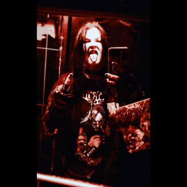 bella666bornswood в LOOKY. #selfie,#concert,#bad,#fuckoff,#metalhead,#metal,#archive,#blackmetal,#deathmetal,#darkmetal,#fuck,#666,#voodoo,#slam,#memories,#shark. Damn, I already forg...