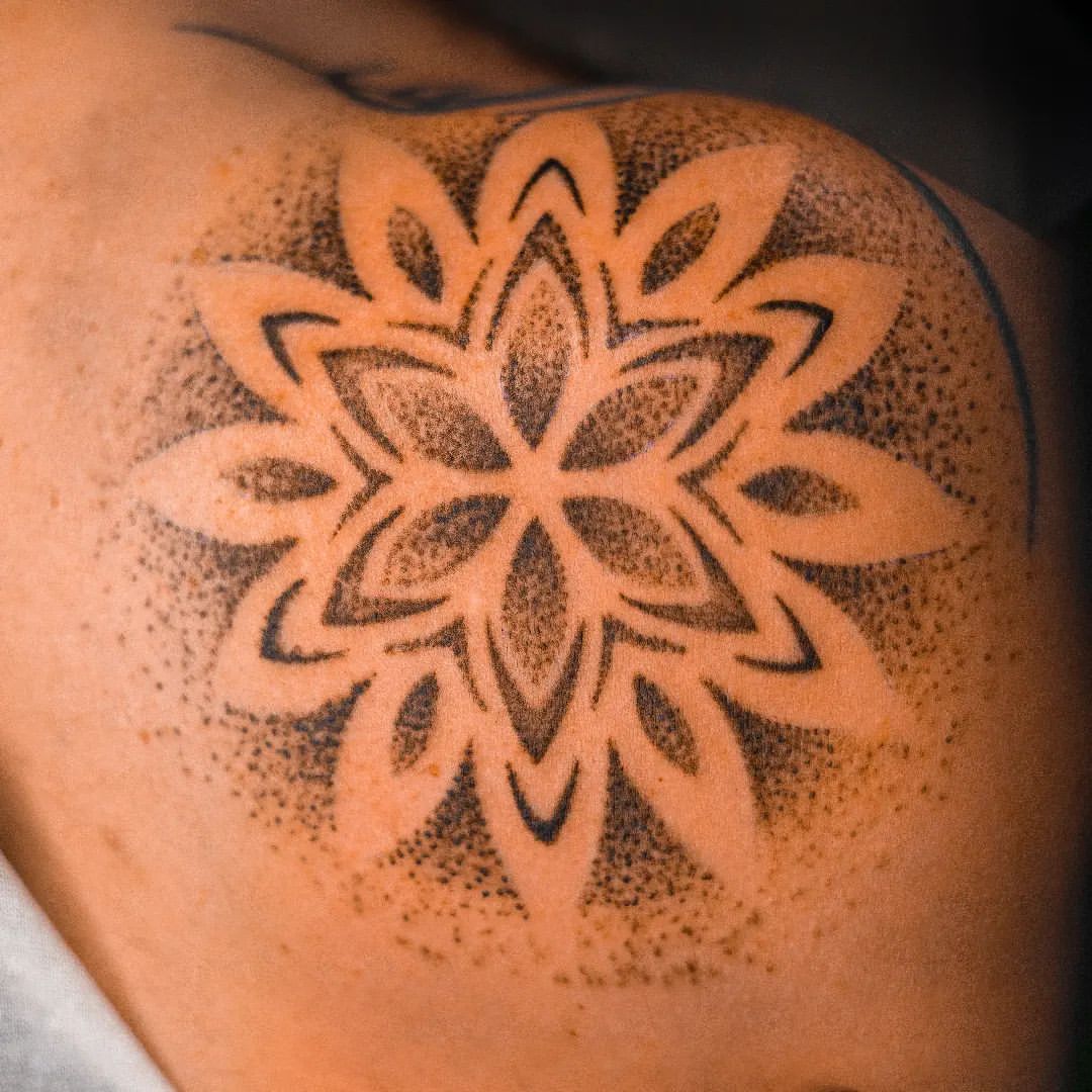 dzollii_tattooer в LOOKY — Drugi mandala cvet koji sam do sada radio, počinje da mi se 