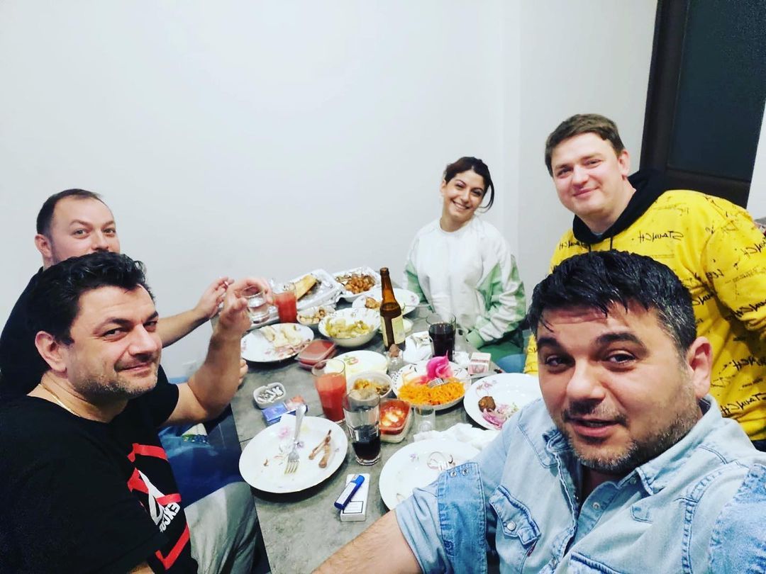 nazim.tahseen в LOOKY — Проблема мира в том, что все
отстают на несколько рюмок..даг