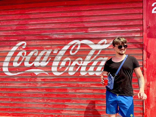 temkasm в LOOKY. #cocacola,#goa,#baga. Типичный европеец в ...