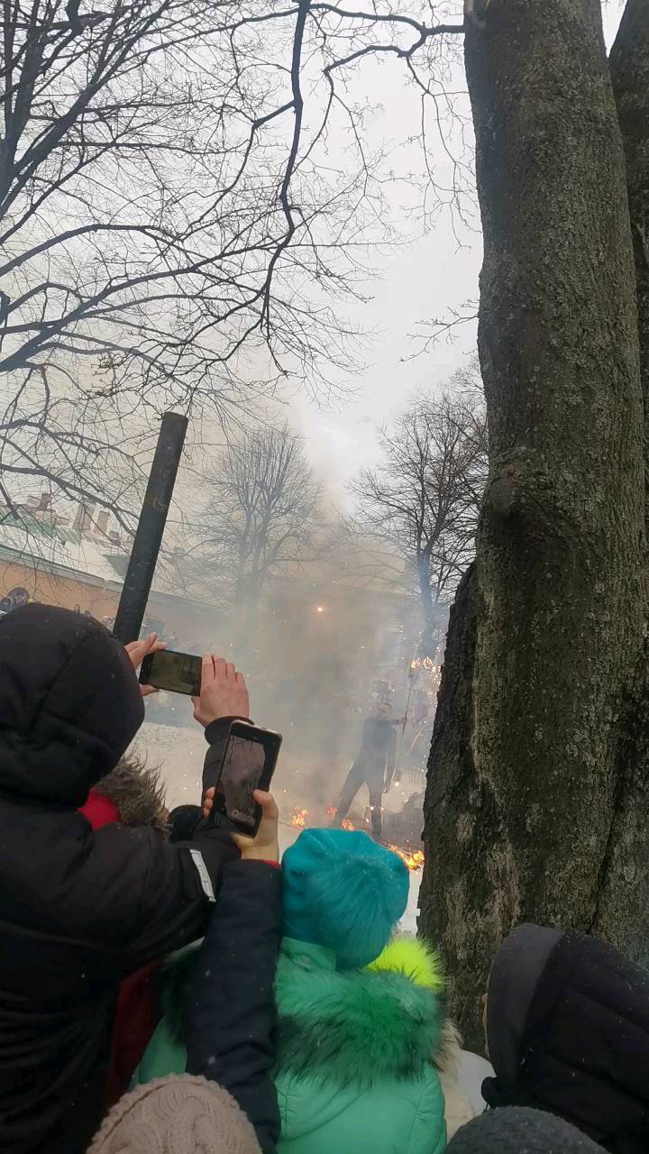 123456yulua в LOOKY. . Сожгли масленицу!