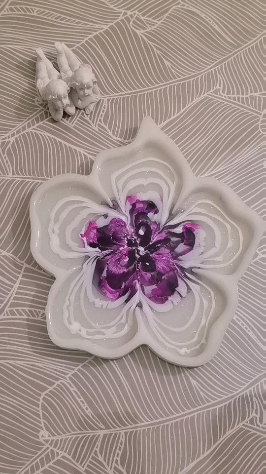 aleksta_magicart в LOOKY. #artwork,#instaartist,#interiordesidn,#modernart,#abstract,#originalartwork,#minimalismart,#art,#resinart,#resinepoxy,#resinflowers,#handmade,#resinwork,#resinartregrams,#resinartdeily,#resinartkingdom,#resincoasters,#videoprocess,#подарокручнойработыназаказ,#изделияизэпоксиднойсмолы,#tutorial,#reelsvideo,#8марта. Видеопроцесс. Цветок...