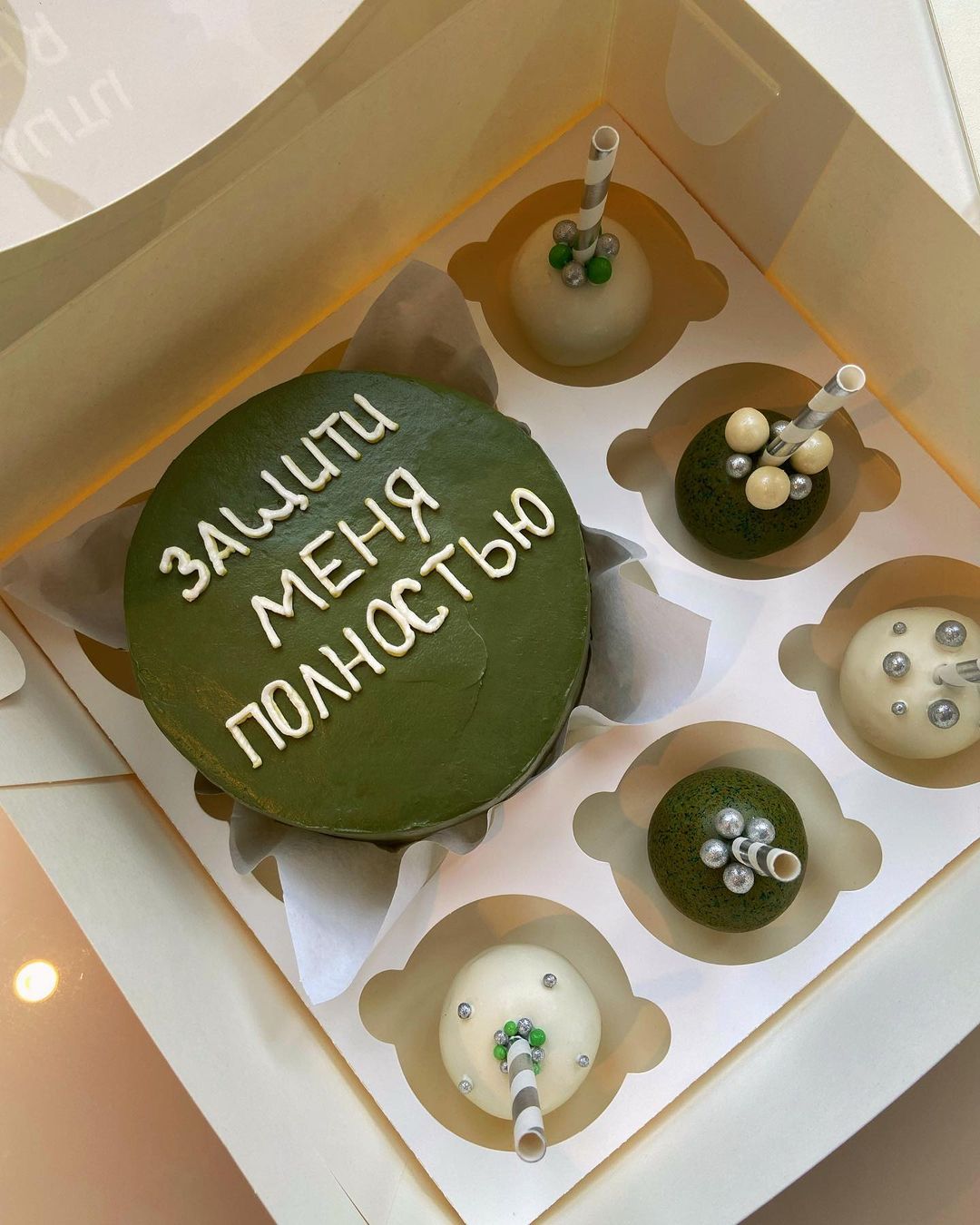 dovgan.cake в LOOKY — Bento box 💚

Главное, «своевременно» выкинуть фотографию 😹