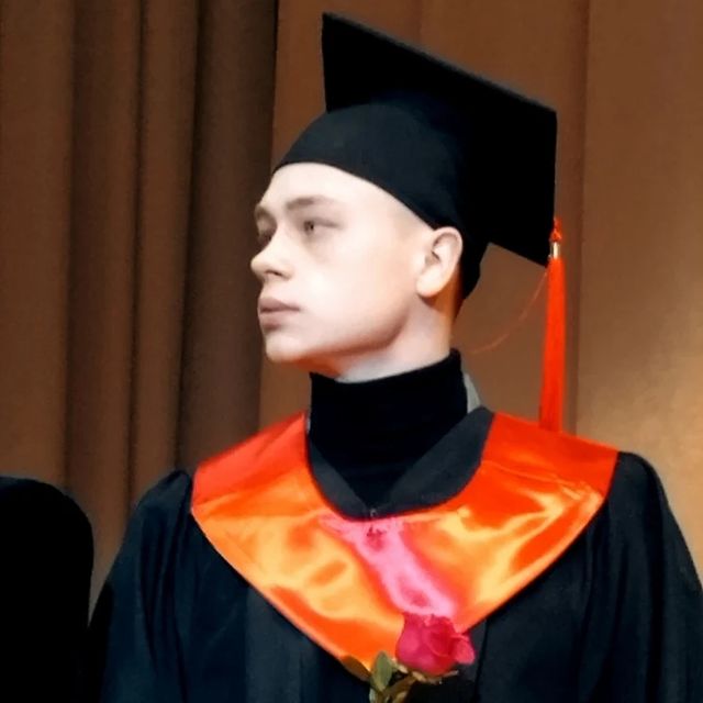 siamenau_yury в LOOKY. . 🎓В руке сертификат
...