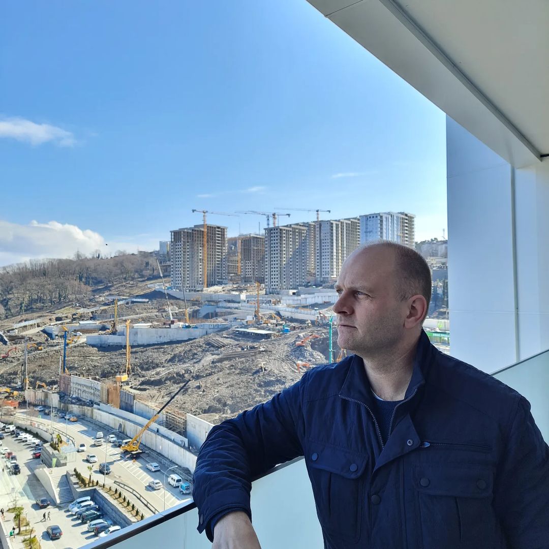 nedmall_estate в LOOKY — Ни одна стройка по ФЗ-214 в Сочи не остановилась!
⠀
Строител