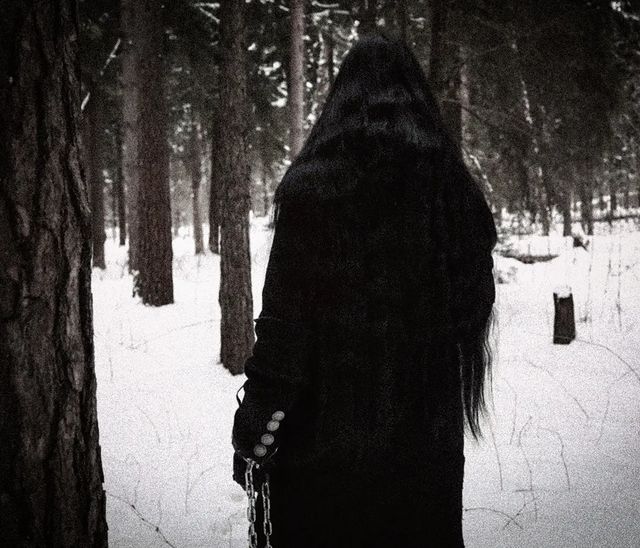 bella666bornswood в LOOKY. #walk,#woods,#forest,#theforestwhispersmyname,#frost,#winter,#cold,#snow,#february,#demon,#demonsareback,#tulpa,#metal,#666,#blackmetal,#blackheir,#longheir,#helloween,#foreverfree,#metalhead,#myfuckingnameismadness,#schwarzshark,#bella666bornswood,#black,#schwarz,#shark. Walking with a Demon...