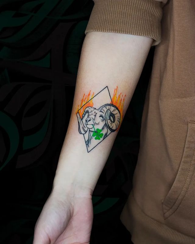sashatae_tattoo в LOOKY. #татуовен,#татузнакизодиака,#татудлядевушек,#татумосква. Дерзкий Овен для Люд...