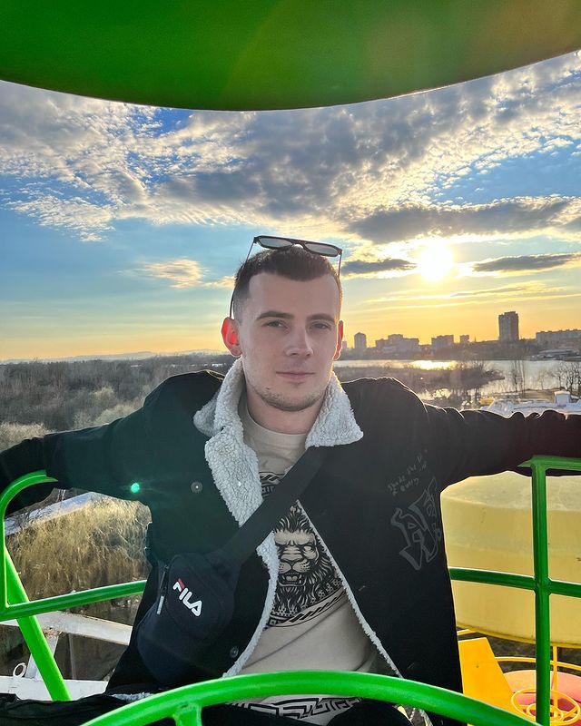 __dmitry_797 в LOOKY. . null