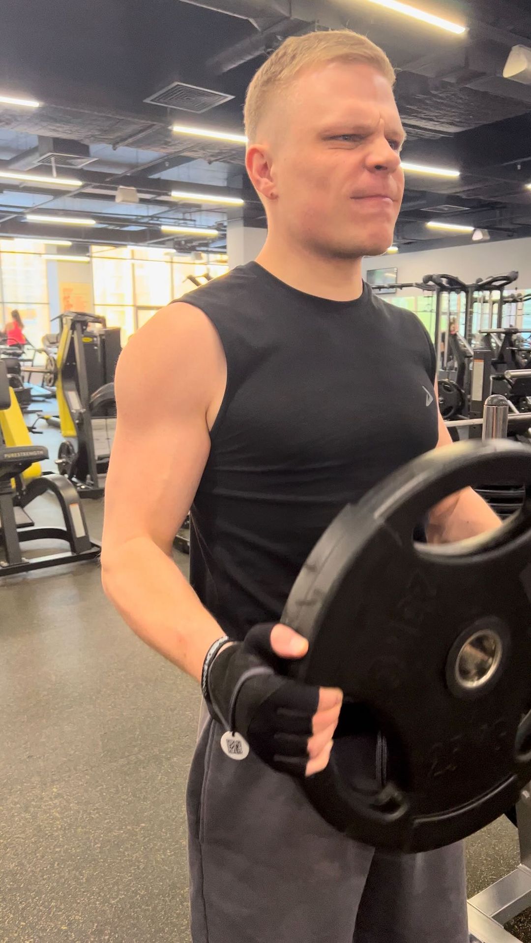 daniil_ustrikov in LOOKY. #gym,#зал,#sport,#спорт. #gym #зал #sport #сп...