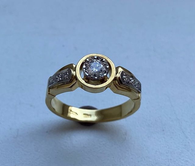 jewellery_15_v в LOOKY. #ring,#rings,#jewelry,#jewellery,#jewels,#кольцо,#кольца,#vladikavkaz,#владикавказ,#осетия,#vladko61,#ossetia,#alania,#ювелирныеизделия,#обручалки,#обручальноекольцо,#обручальныекольца,#обручальныекольцаназаказ. 750. Вес 5,5г. Разме...