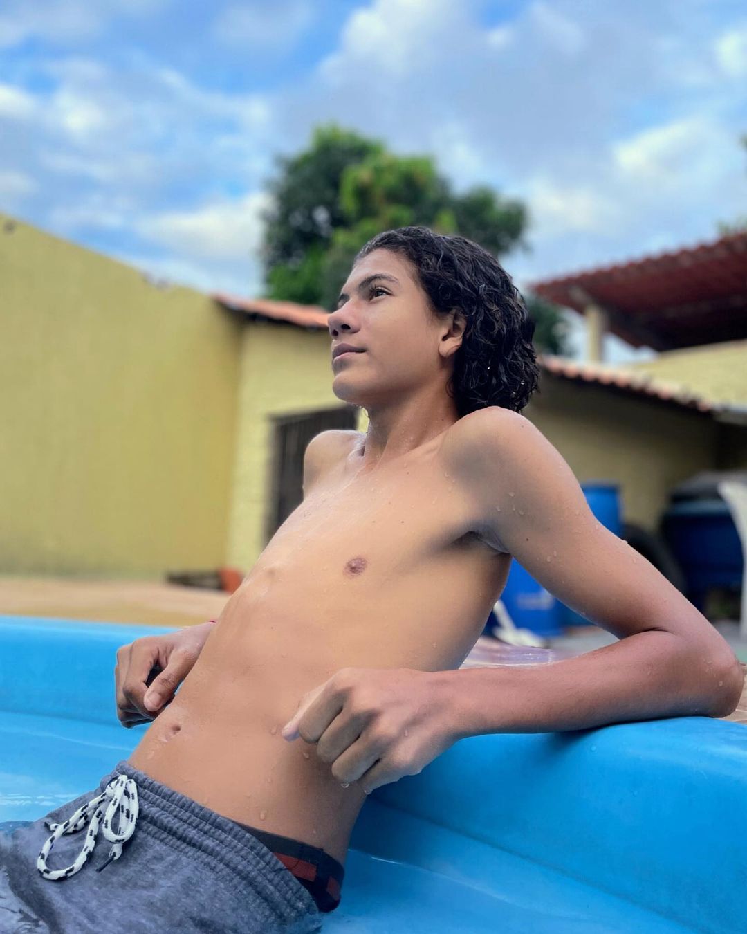 Mergulha no que te dá vontade, porque a vida não espera por você. ❤️☀️🌴