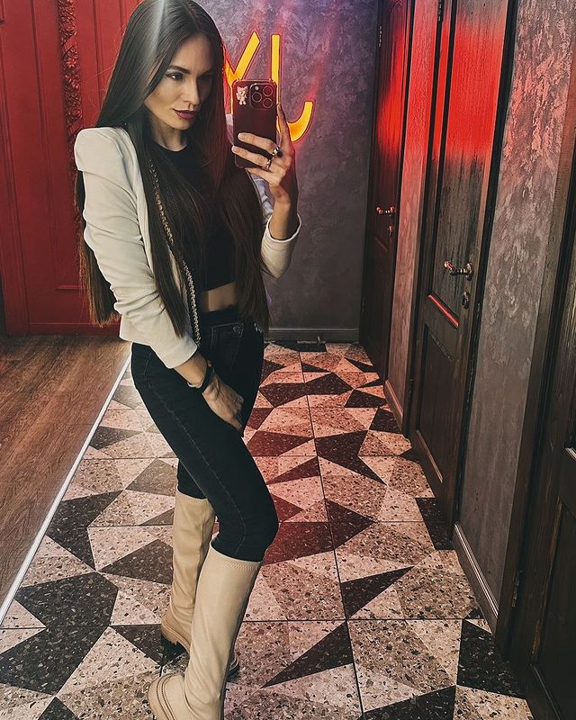nadin.gaves в LOOKY. #жизньодна,#жить,#анедоживать,#каблуки,#красотавокругнас,#красотавглазахсмотрящего,#моясемья,#моебогатство,#любимыерядом,#моесомной,#ценюмоменты. Каблуки 👠 

 Меньшу...