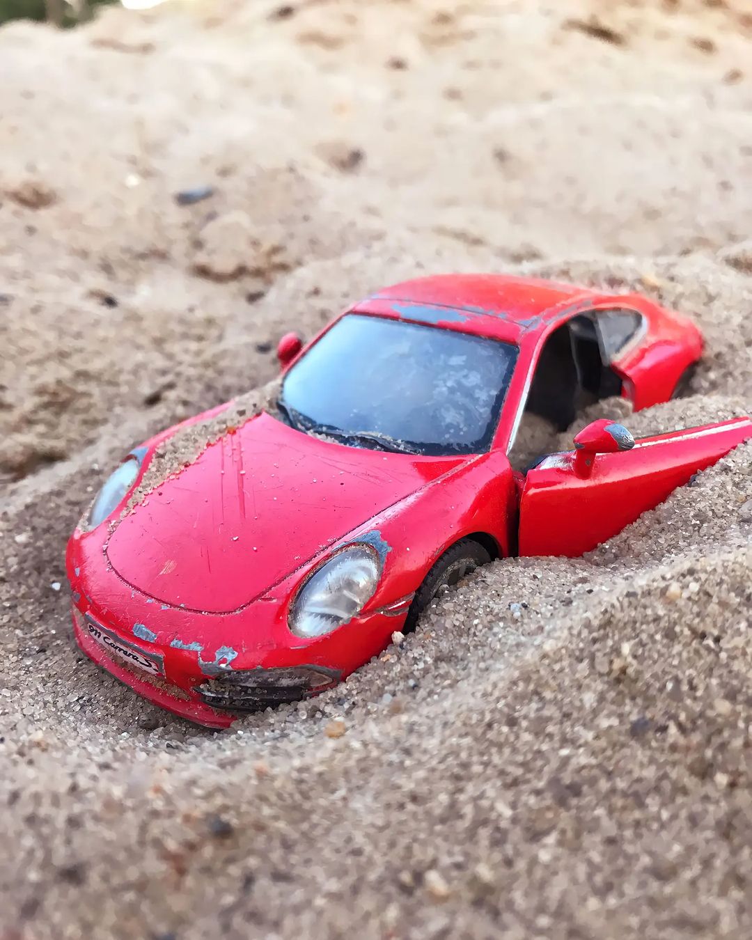 toys_pin in LOOKY. #porsche,#porsche911,#love,#car,#toys,#mobilephotography,#mytoys,#red. Пора мне вылезать на...