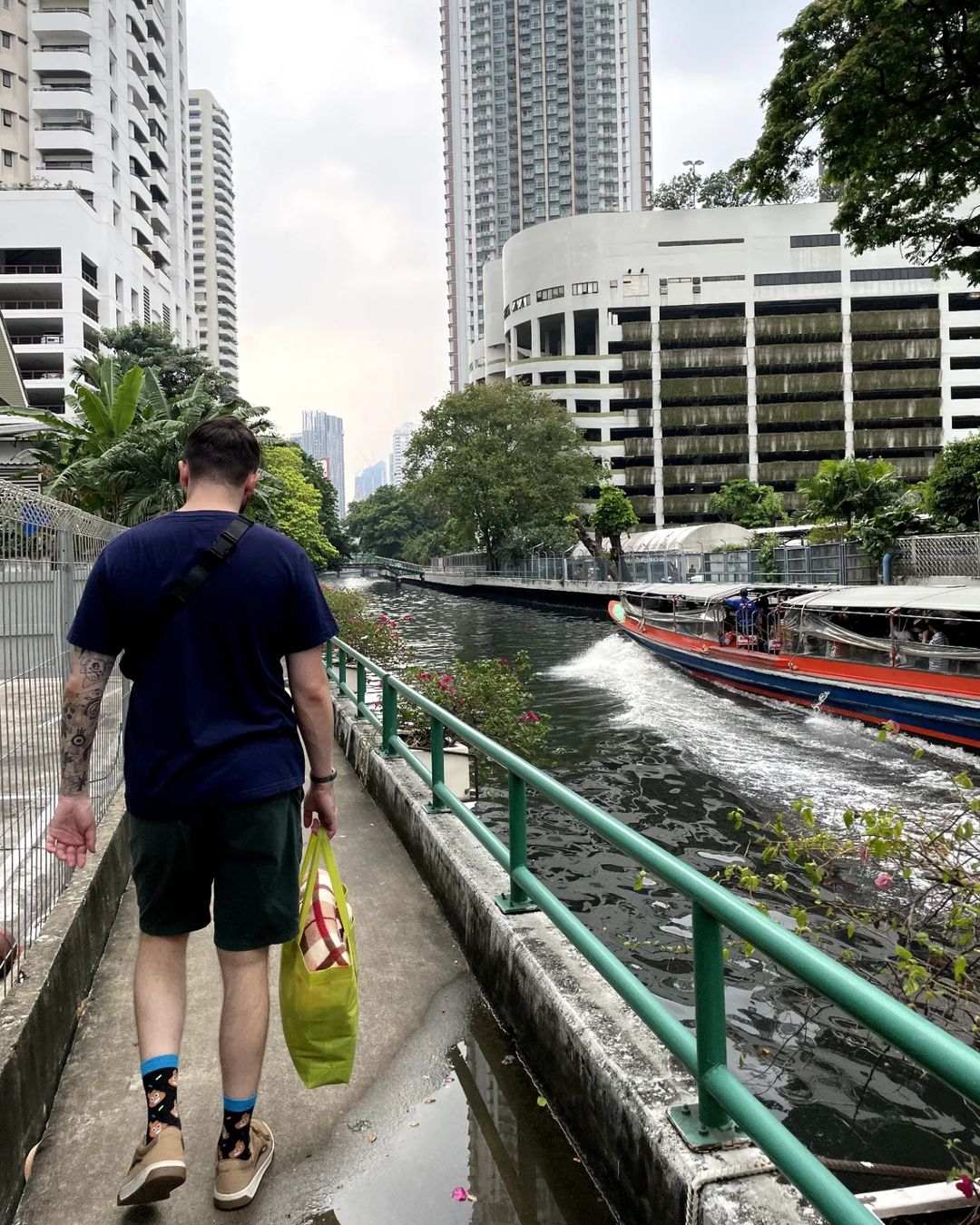semerindima в LOOKY — Cloudy Bangkok mood...

#bangkokstreetphotography